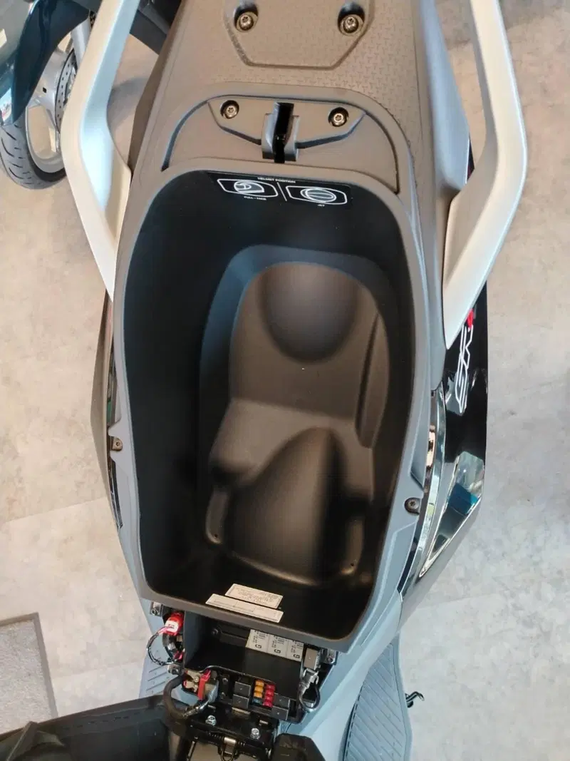 Aprilia SR GT 400 (2026) (7)