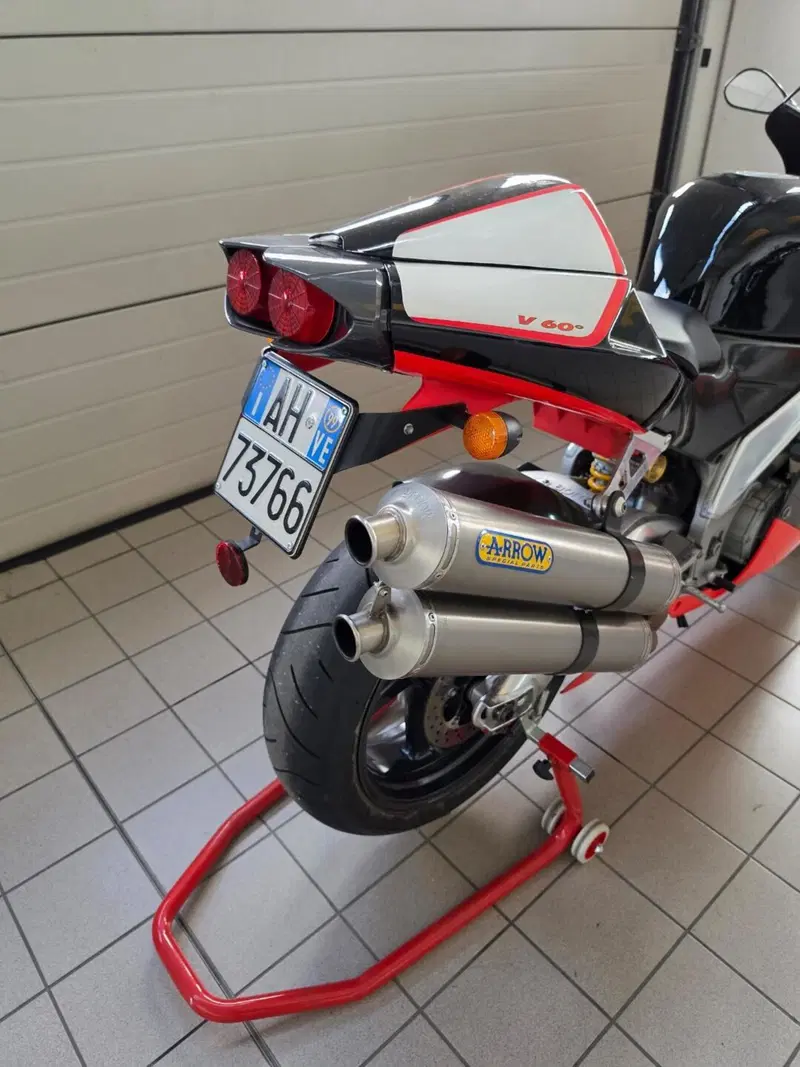 Aprilia RSV 1000 (1998 - 99) (7)