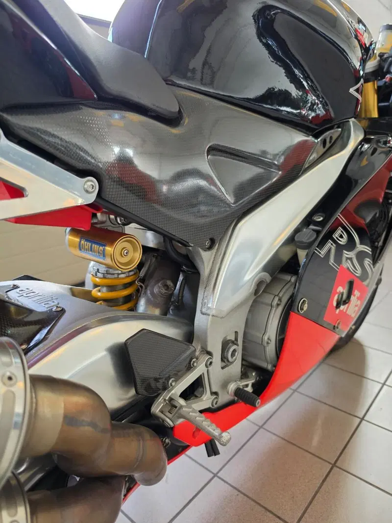 Aprilia RSV 1000 (1998 - 99) (9)