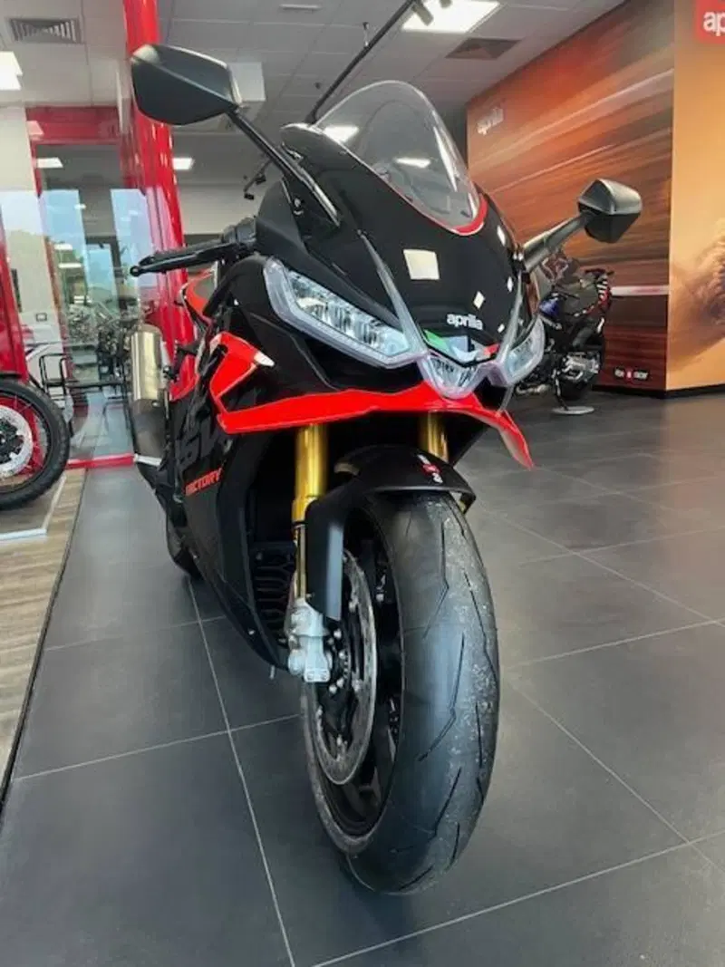 Aprilia RSV4 1100 Factory (2025 - 26) (2)