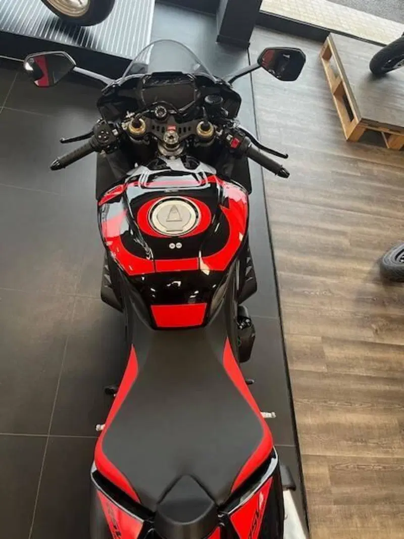Aprilia RSV4 1100 Factory (2025 - 26) (3)
