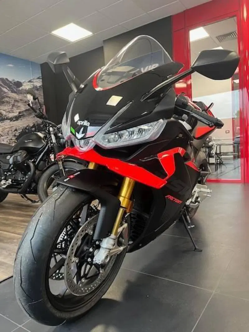 Aprilia RSV4 1100 Factory (2025 - 26) (4)