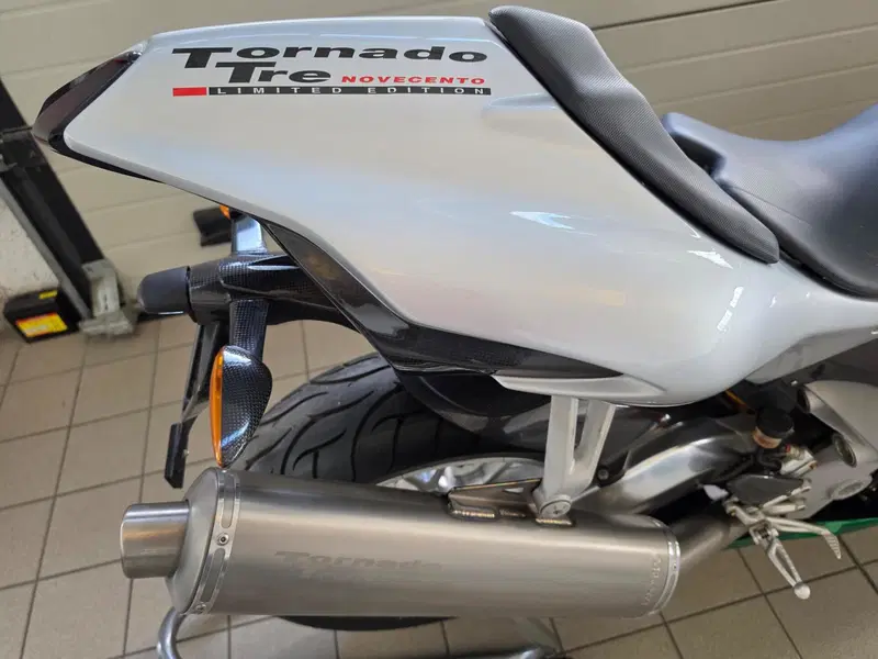 Benelli Tornado 900 Limited Edition (2000 - 05) (9)