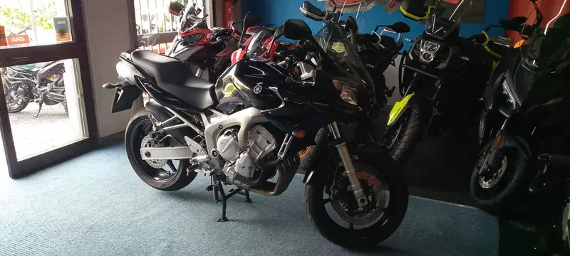 Yamaha FZ6 Fazer (2004 - 07)