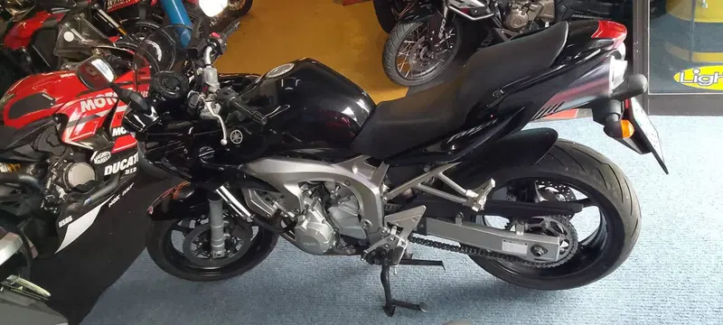 Yamaha FZ6 Fazer (2004 - 07) (5)