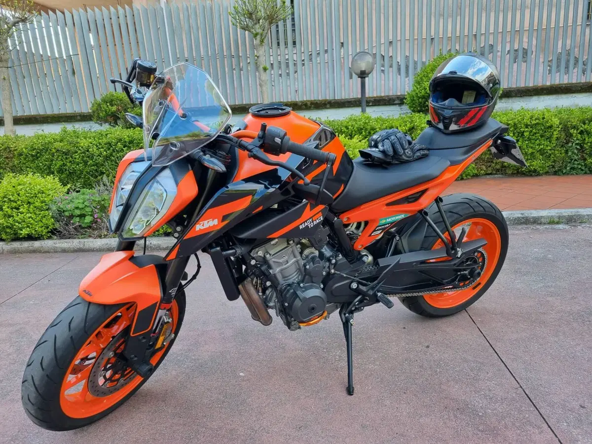 KTM 890 Duke GP (2022 - 23) (2)