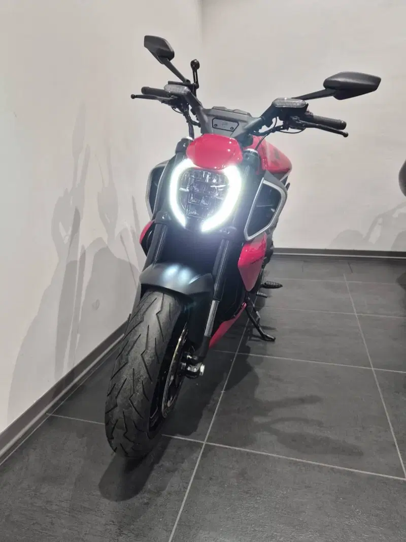 Ducati Diavel V4 (2023 - 26) (4)
