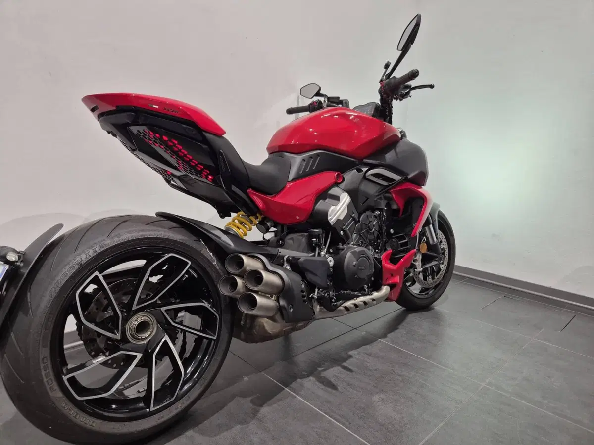 Ducati Diavel V4 (2023 - 26) (5)