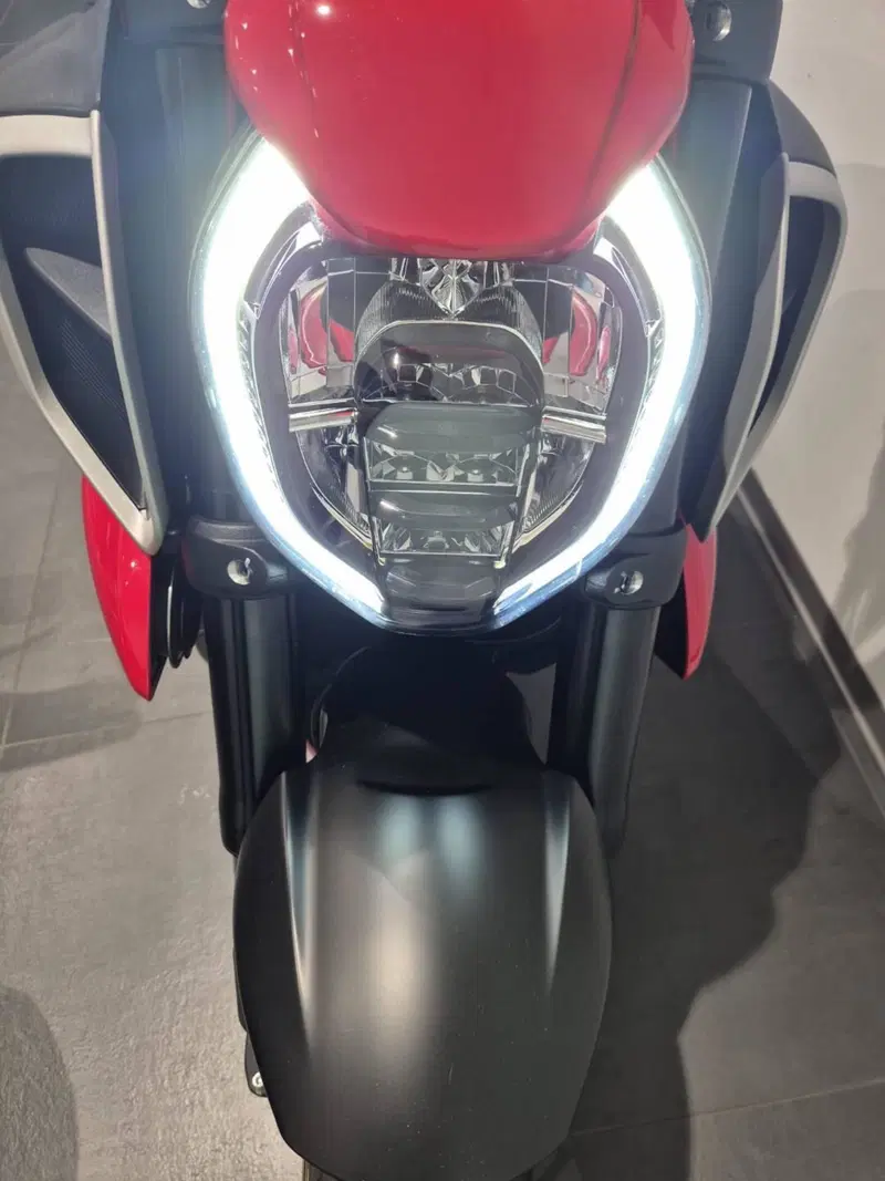Ducati Diavel V4 (2023 - 26) (10)