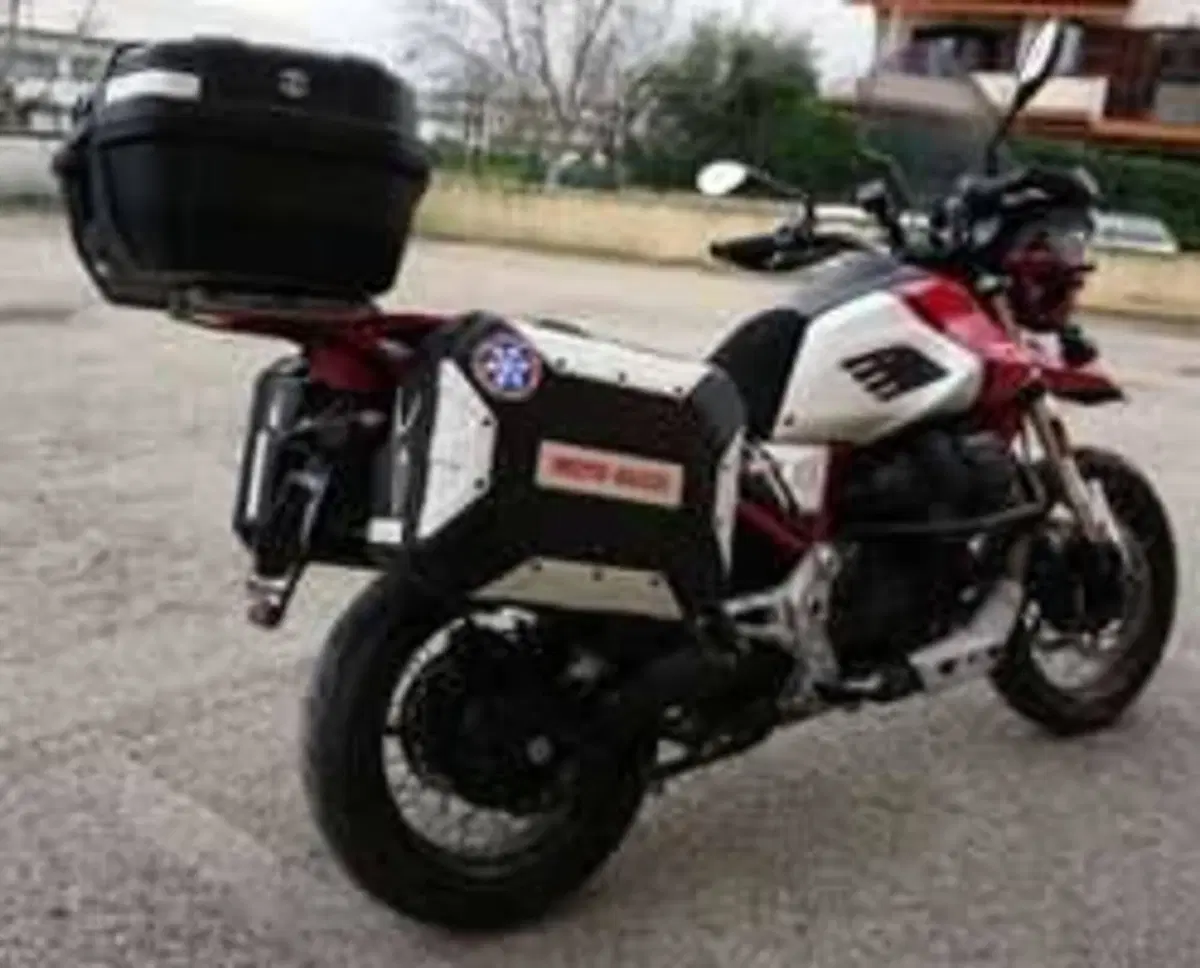 Moto Guzzi V85 TT Travel (2021 - 23) (3)