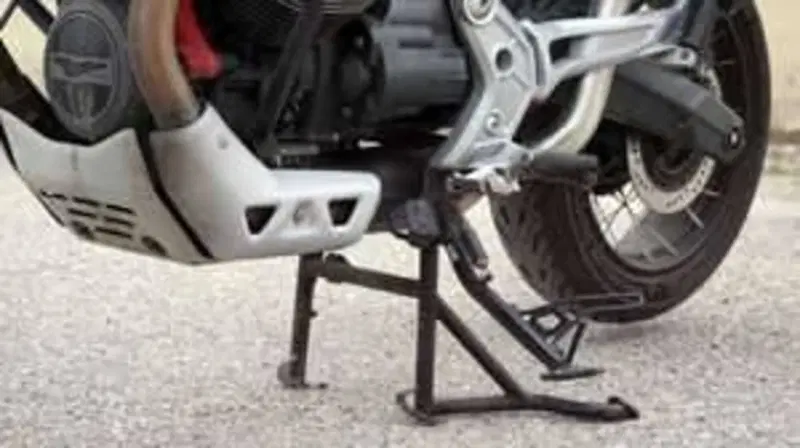 Moto Guzzi V85 TT Travel (2021 - 23) (6)