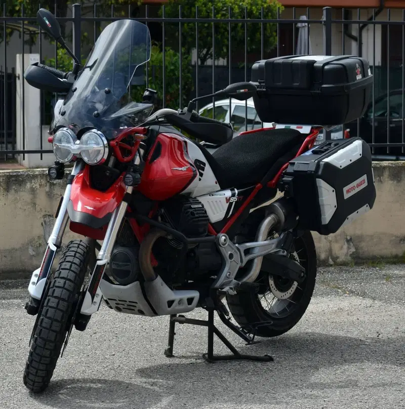 Moto Guzzi V85 TT Travel (2021 - 23)