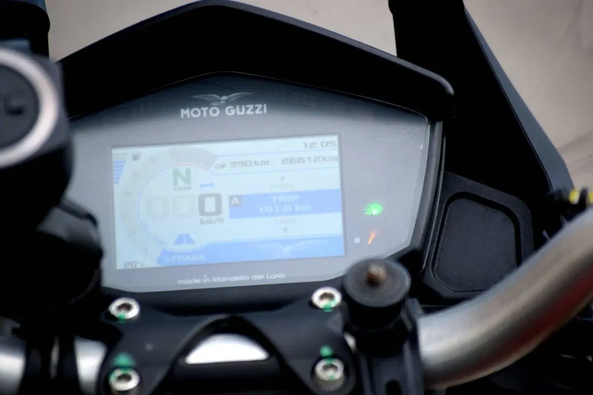 Moto Guzzi V85 TT Travel (2021 - 23) (8)