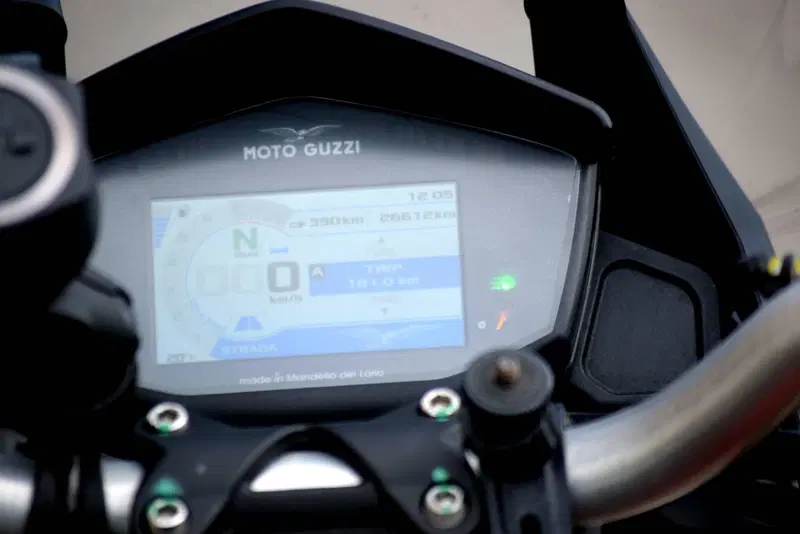 Moto Guzzi V85 TT Travel (2021 - 23) (8)
