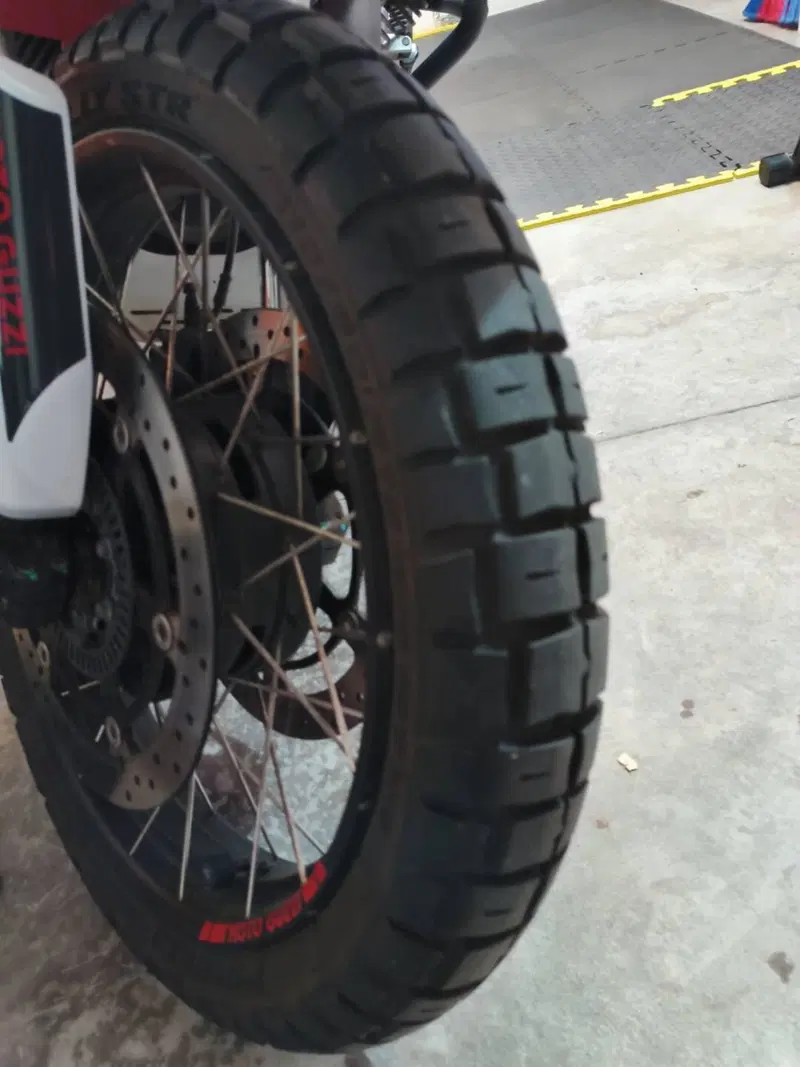 Moto Guzzi V85 TT Travel (2021 - 23) (9)