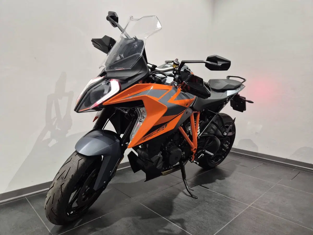 KTM 1290 Super Duke GT (2022 - 25) (3)