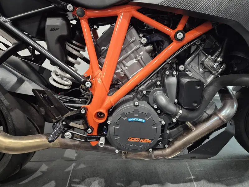 KTM 1290 Super Duke GT (2022 - 25) (11)