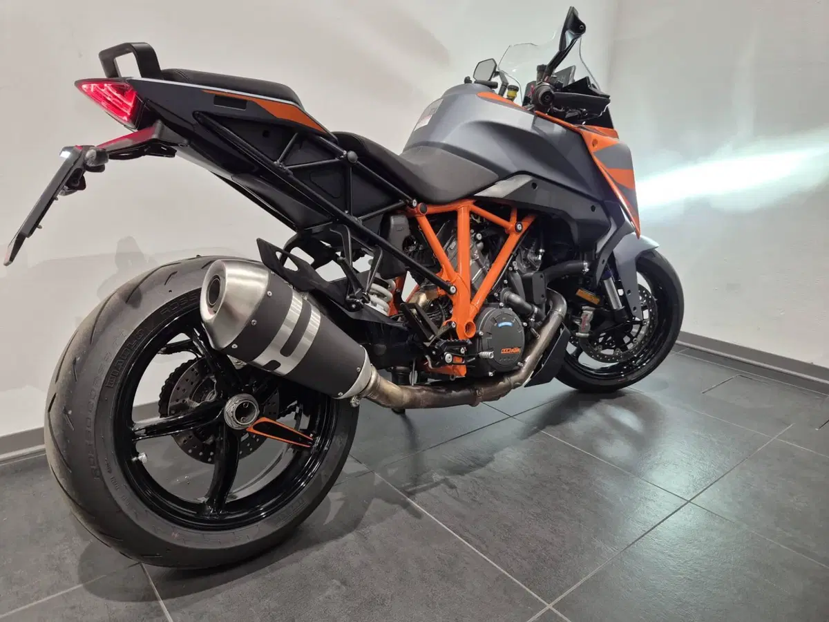 KTM 1290 Super Duke GT (2022 - 25) (6)