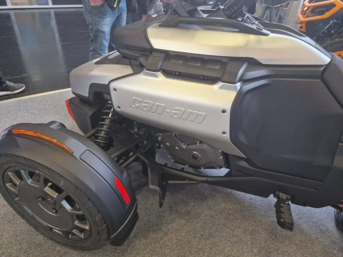Can-Am Brp Canyon (2025 - 26) (2)