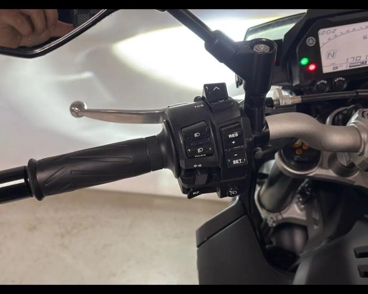 Yamaha MT-10 ABS (2016 - 17) (11)