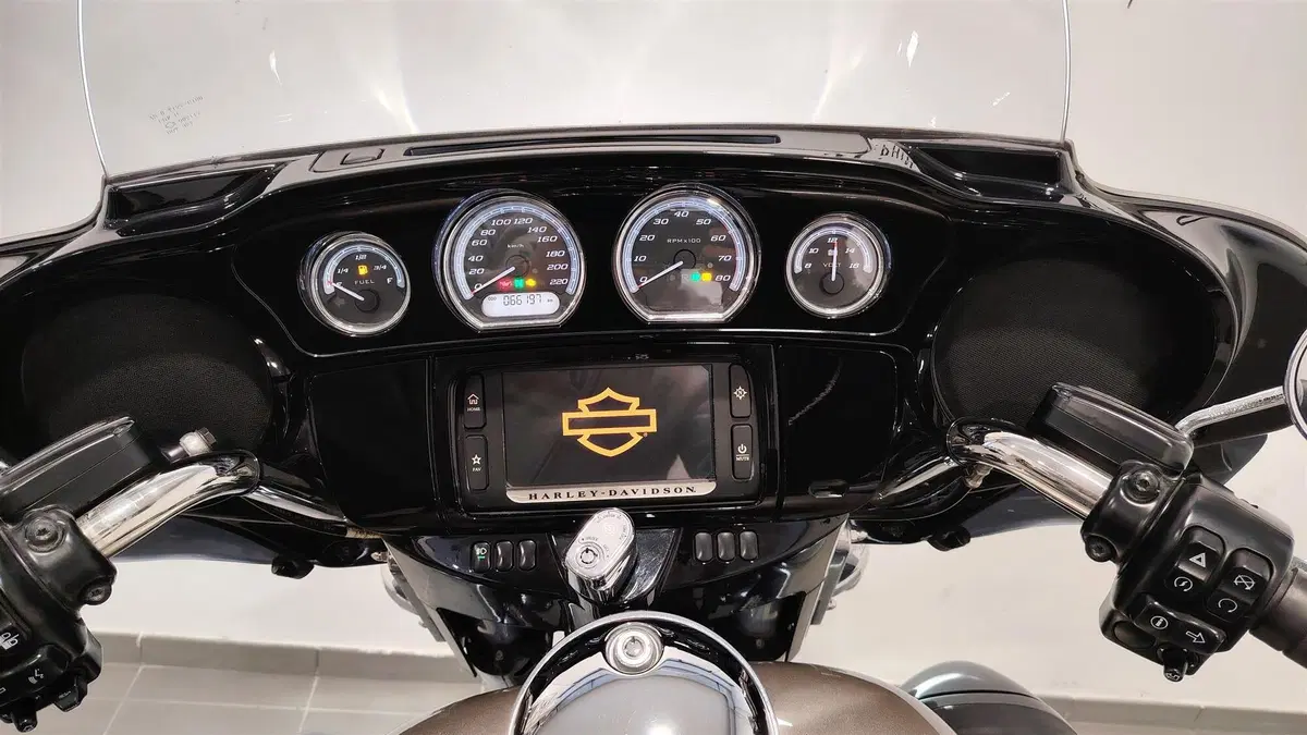 Harley-Davidson 107 Electra Glide Ultra Limited (2017 - 18) - FLHTK (14)