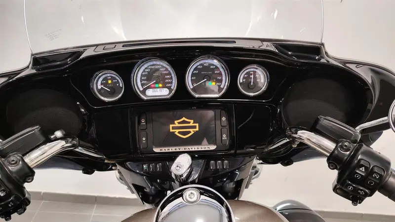 Harley-Davidson 107 Electra Glide Ultra Limited (2017 - 18) - FLHTK (14)