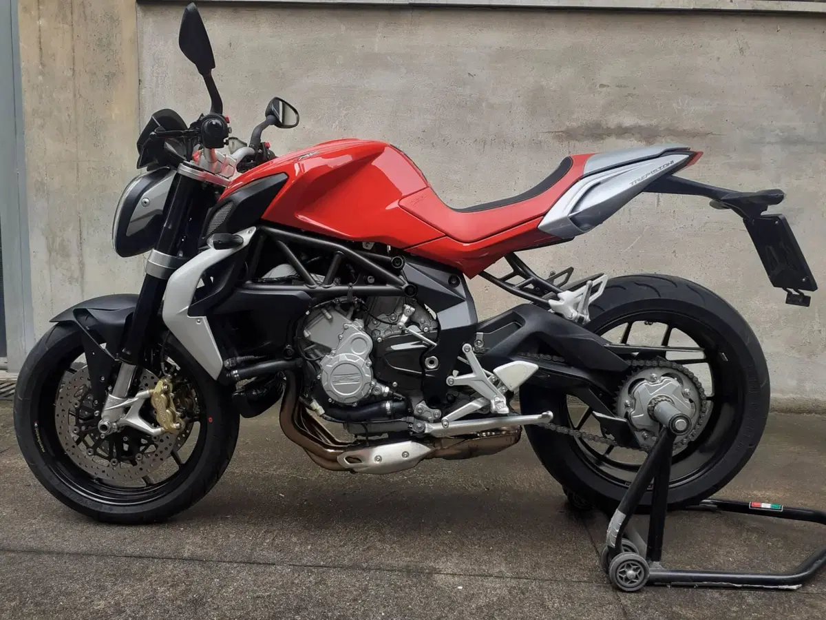 MV Agusta Brutale 675 (2011 - 15) (2)