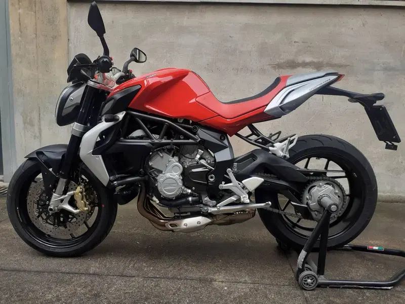 MV Agusta Brutale 675 (2011 - 15) (2)