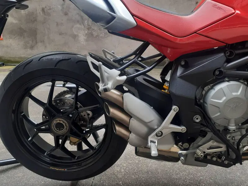 MV Agusta Brutale 675 (2011 - 15) (4)