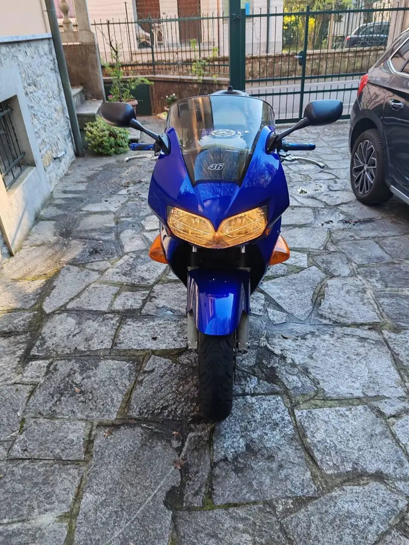 Honda VFR 800 (1998 - 01) (4)