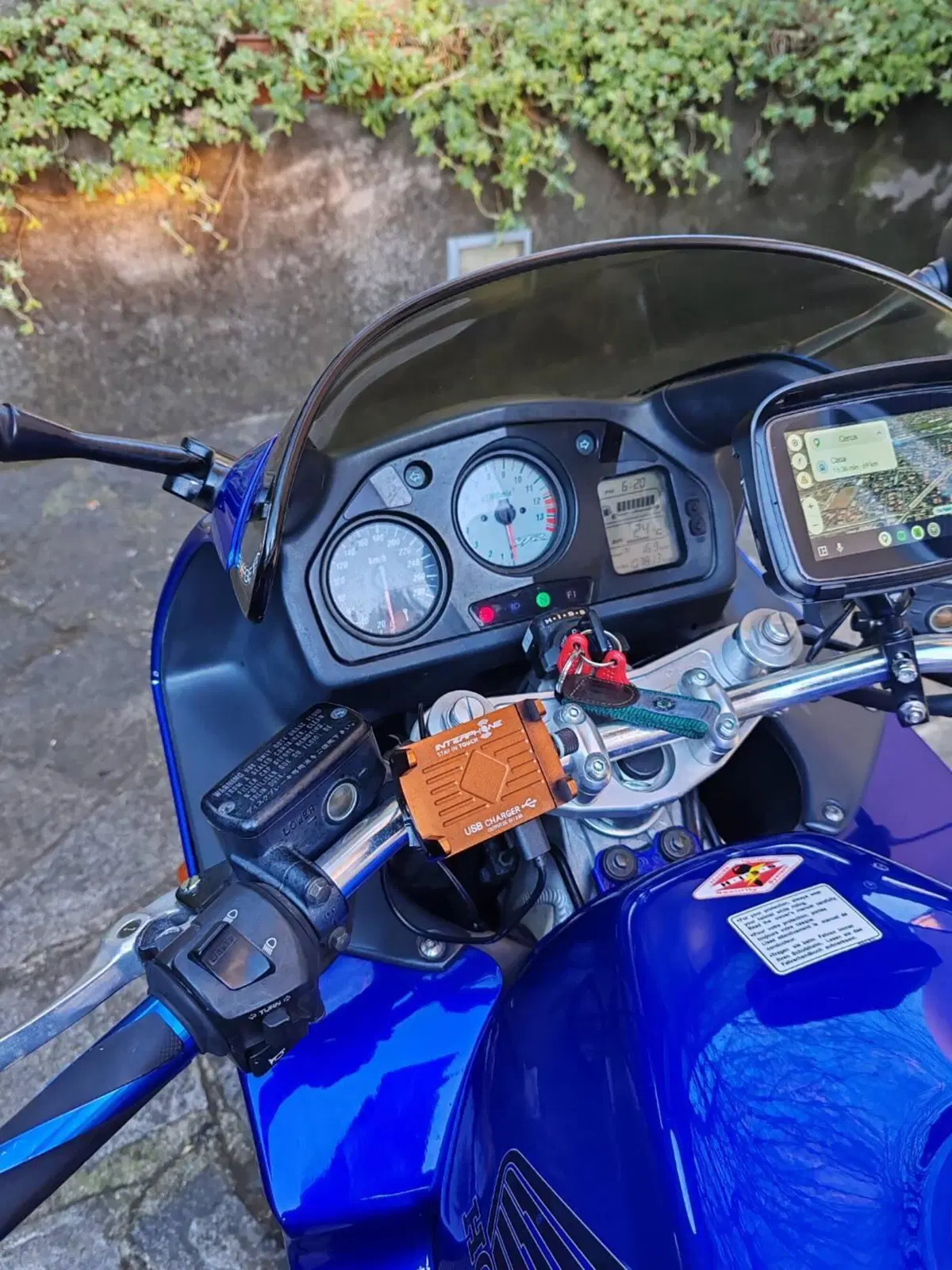 Honda VFR 800 (1998 - 01) (5)
