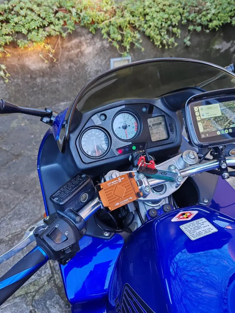 Honda VFR 800 (1998 - 01) (5)