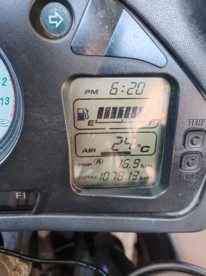 Honda VFR 800 (1998 - 01) (6)