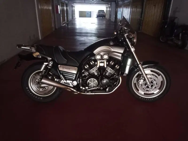Yamaha V-Max 1200