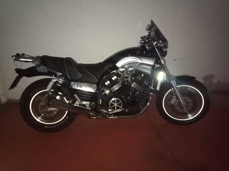 Yamaha V-Max 1200 (2)