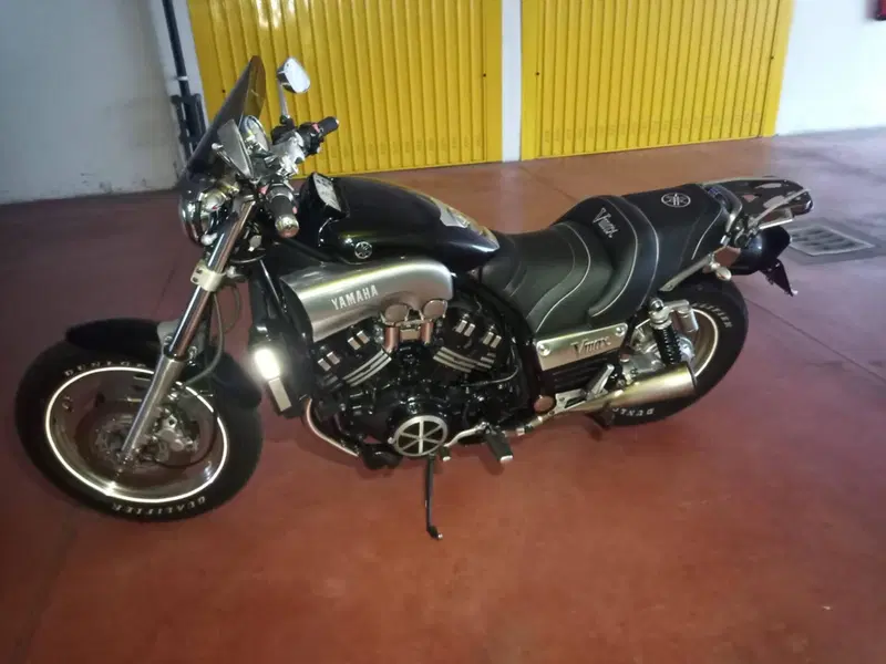 Yamaha V-Max 1200 (3)