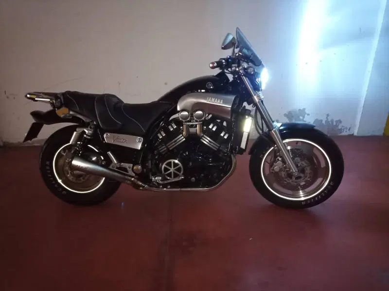 Yamaha V-Max 1200 (4)
