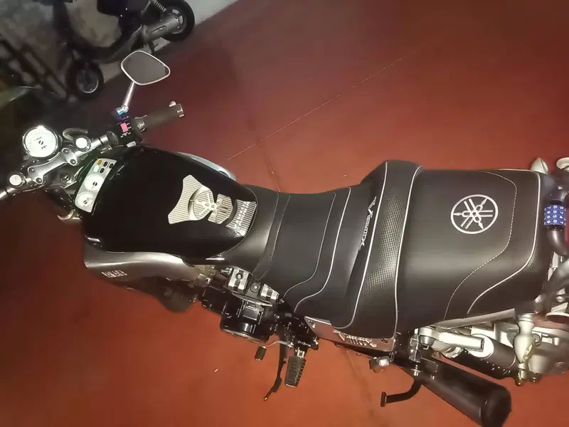 Yamaha V-Max 1200 (8)