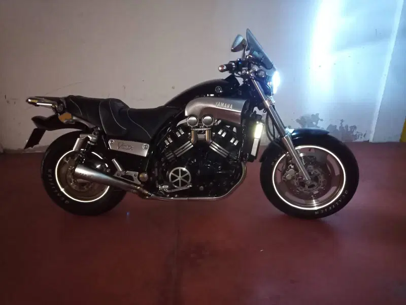 Yamaha V-Max 1200 (4)