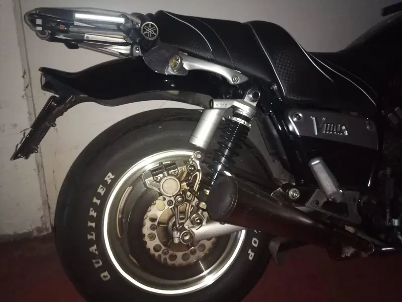 Yamaha V-Max 1200 (9)