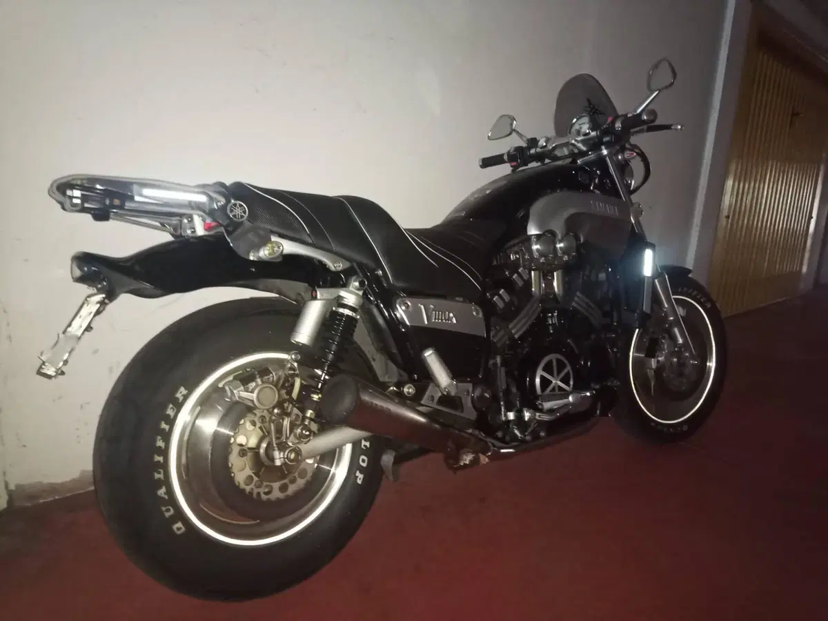 Yamaha V-Max 1200 (10)