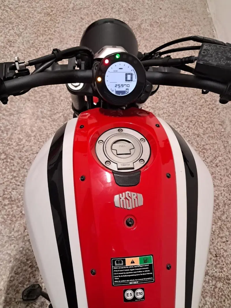 Yamaha XSR 700 (2021) (2)