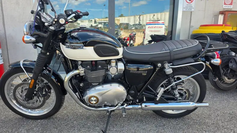 Triumph Bonneville T120 (2021 - 25) (4)