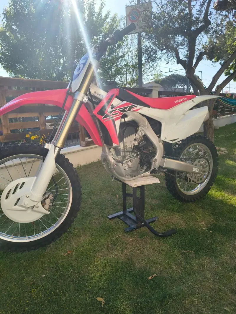 Honda CRF 250R (2017) (5)