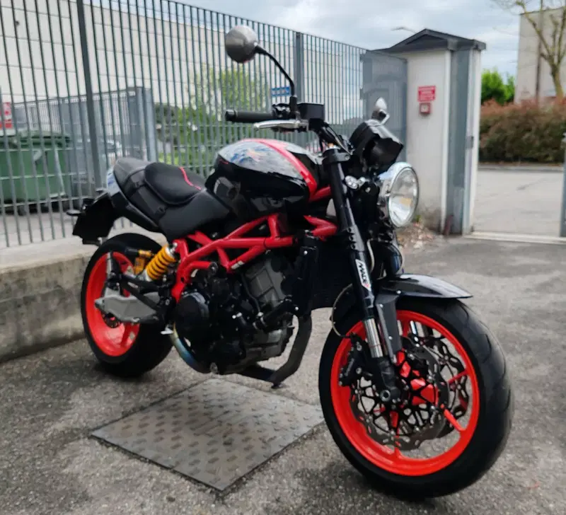 Moto Morini 9 1/2 (2006 - 13) (2)