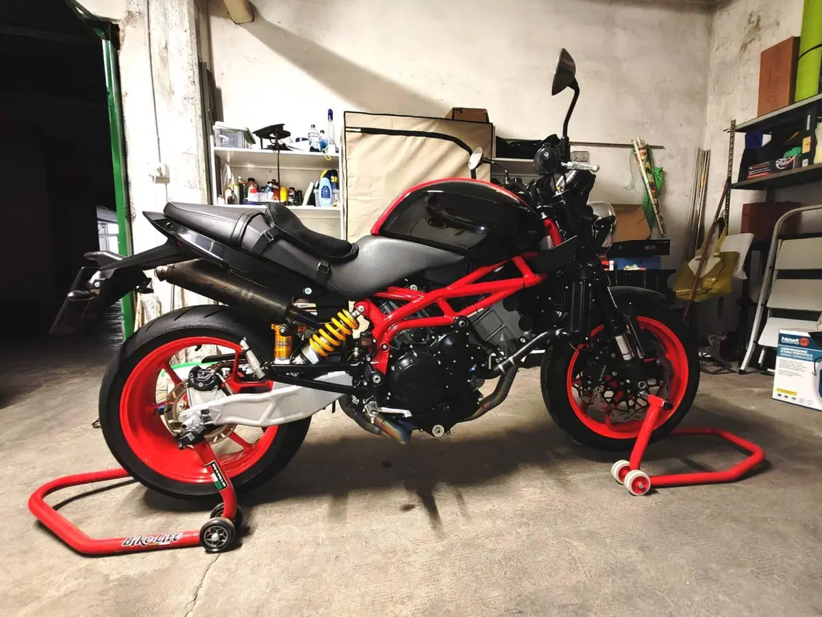Moto Morini 9 1/2 (2006 - 13) (3)