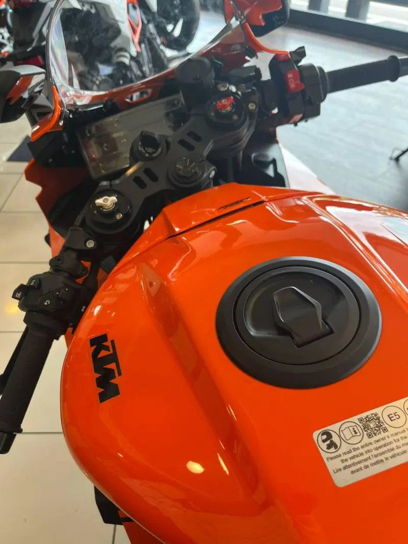 KTM 990 RC R (2026) (4)