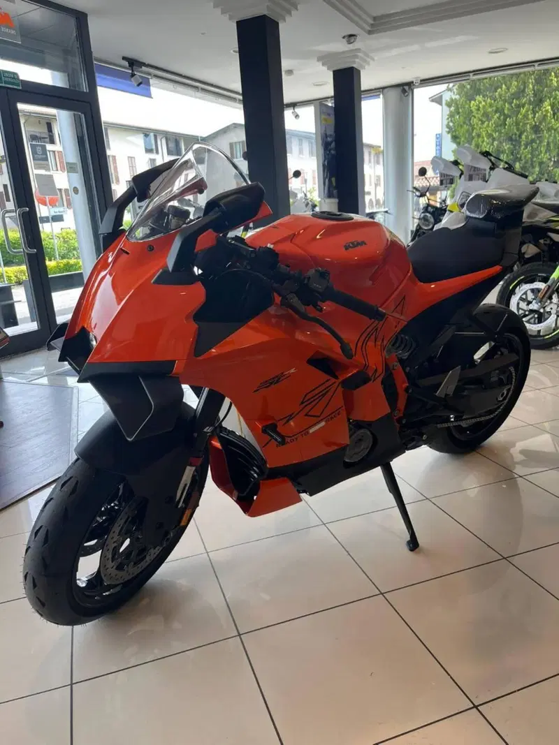 KTM 990 RC R (2026) (2)