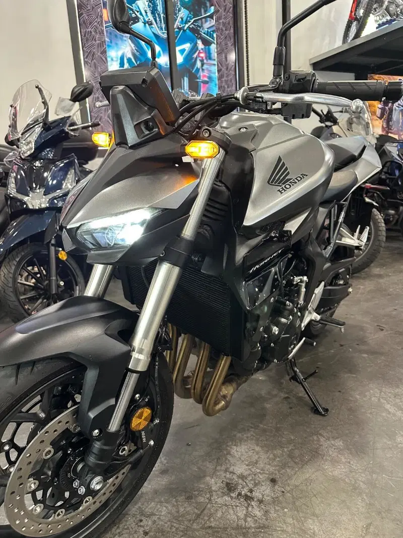 Honda CB 1000 Hornet (2025 - 26) (4)