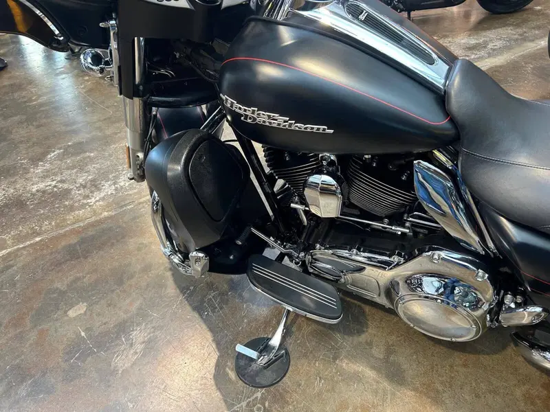 Harley-Davidson 107 Street Glide Special (2017 - 19) - FLHXS (3)